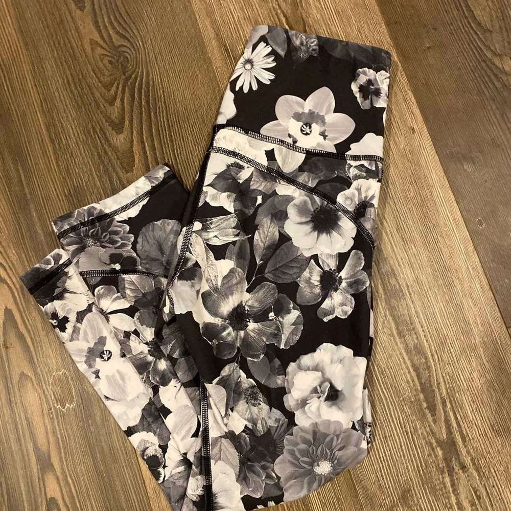 Flowered print crop leggings